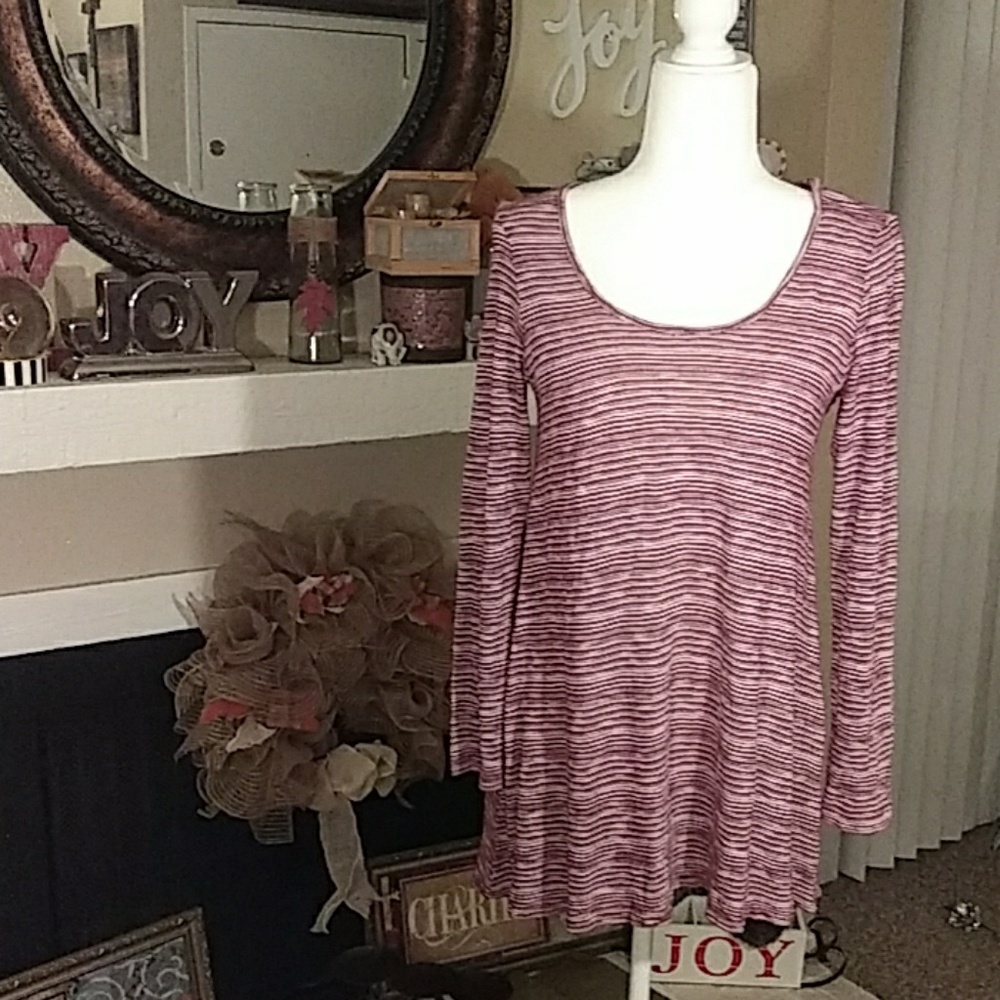 Allen Allen size small burgundy knit sweater